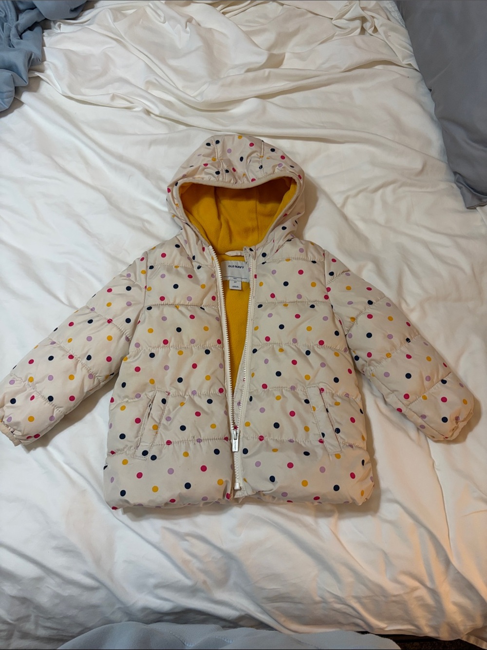 Girls toddler Old Navy Cream Polka Dot Hooded Puffer Jacket with Yellow Lining